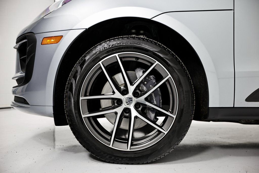 Certified 2025 Porsche Macan image 13