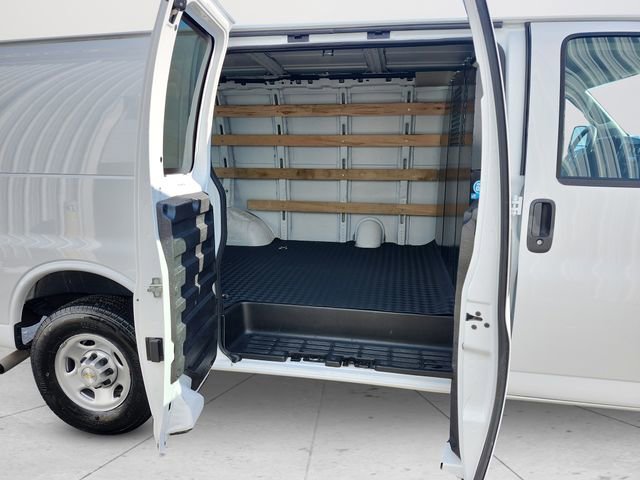 Certified 2024 Chevrolet Express 2500 Work Van w/ Driver Convenience Package image 18