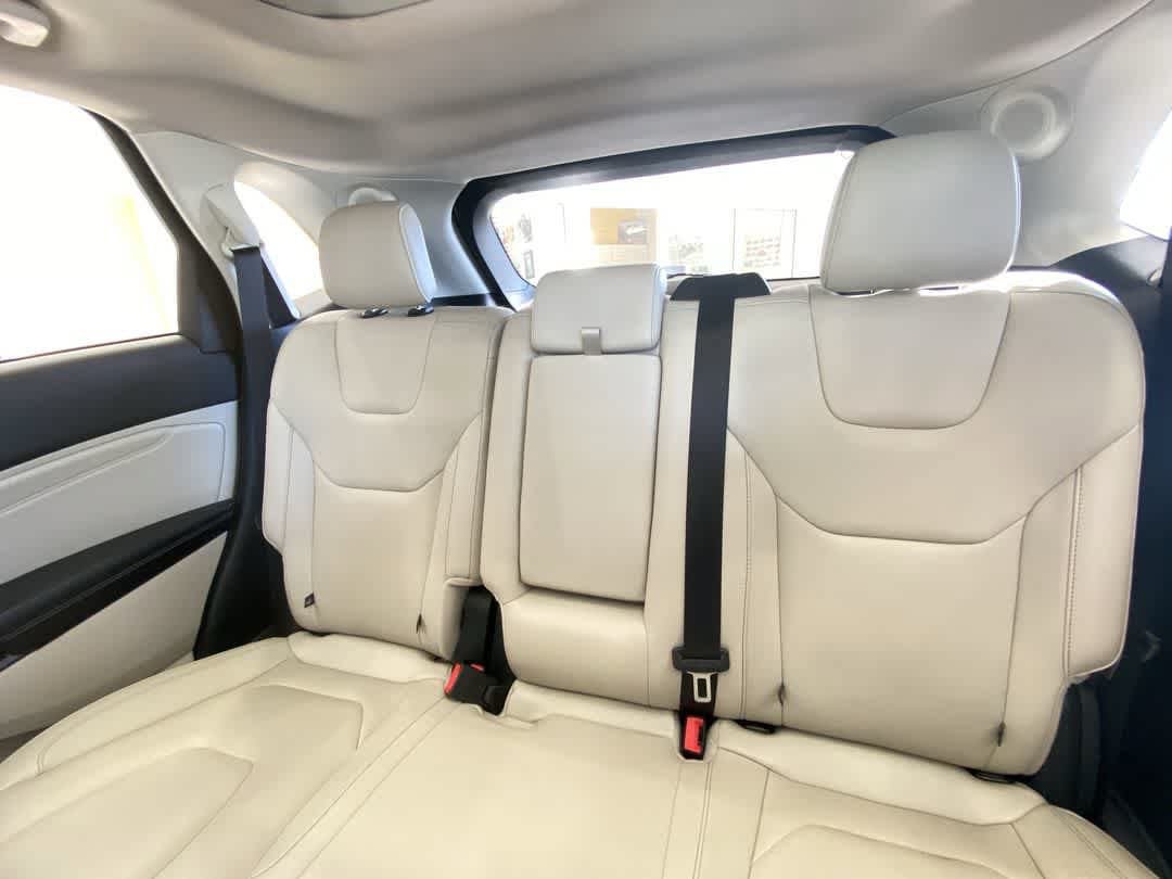 Used 2019 Ford Edge Titanium w/ Class II Trailer Tow Package AWD/4WD image 26