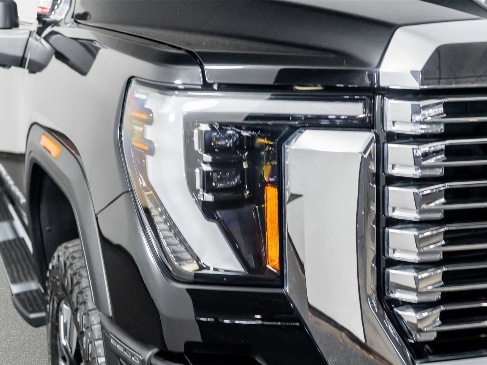 Used 2025 GMC Sierra 3500 Denali w/ Denali Reserve Package AWD/4WD image 22