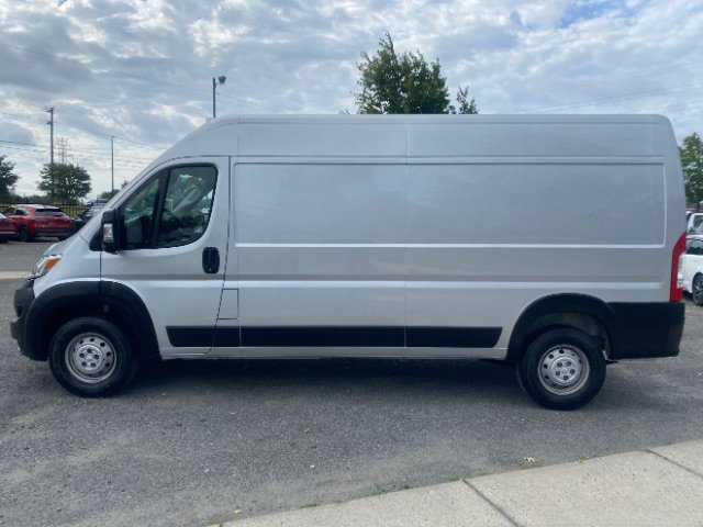 Used 2023 RAM ProMaster 2500 w/ Driver Convenience Group FWD image 4