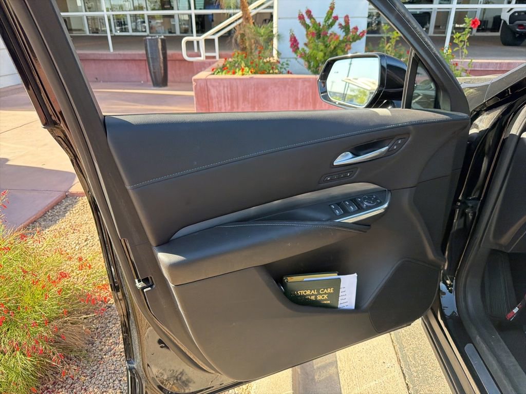 Used 2025 Cadillac XT4 Premium Luxury FWD image 9