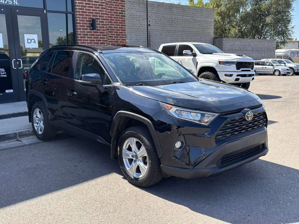 Used 2021 Toyota RAV4 XLE image 10