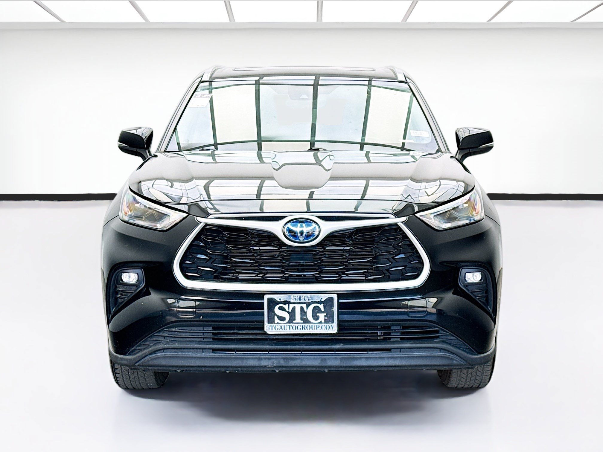 Used 2023 Toyota Highlander XLE AWD/4WD image 2