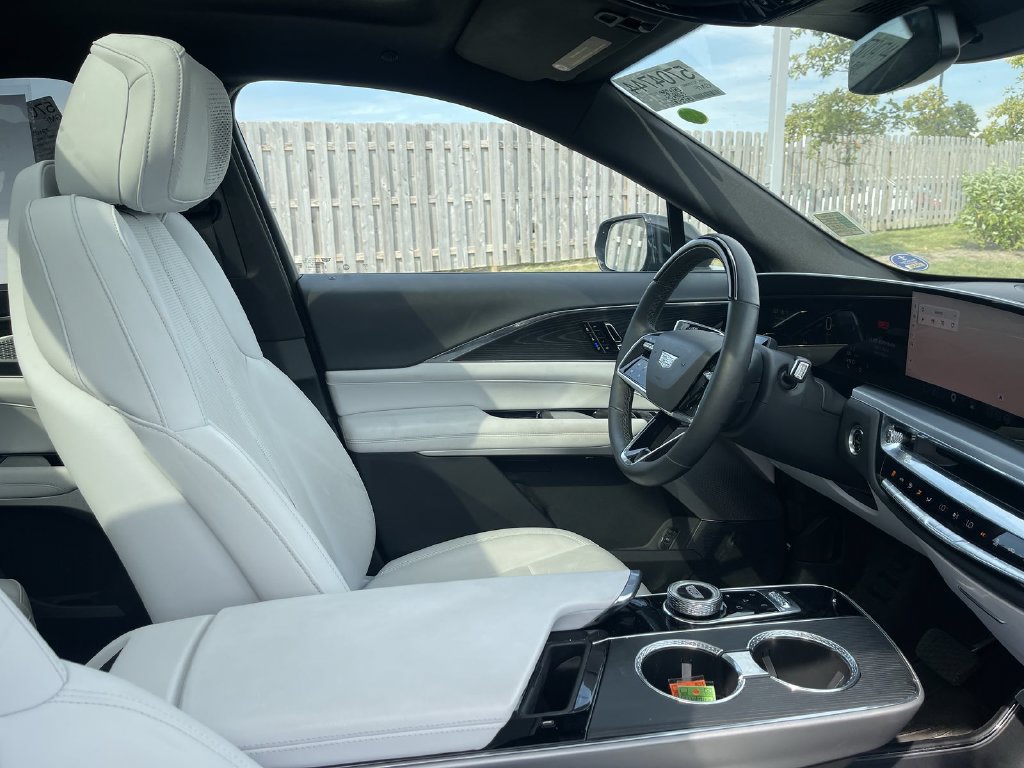 Certified 2024 Cadillac Lyriq Luxury w/ LPO, Floor Liner Package AWD/4WD image 30