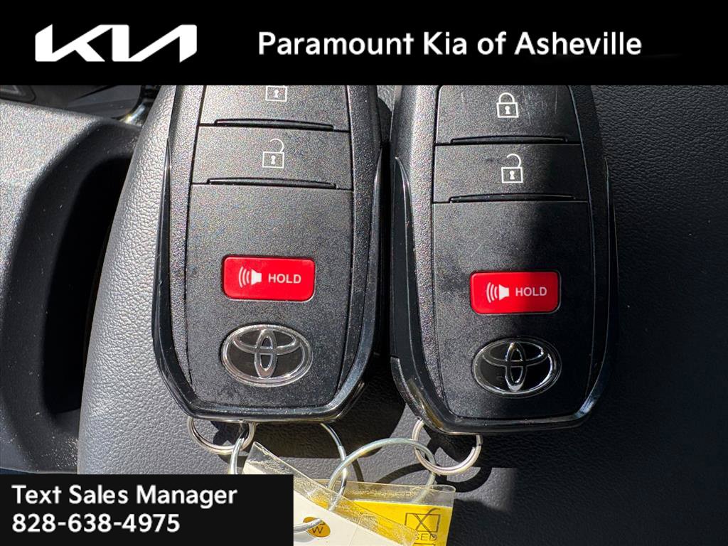Used 2026 Toyota Prius XLE FWD image 28