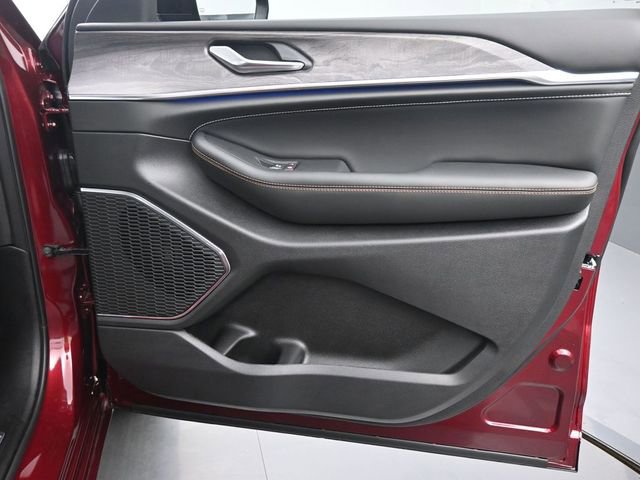 New 2025 Jeep Grand Cherokee L Overland w/ Trailer Tow Package image 22