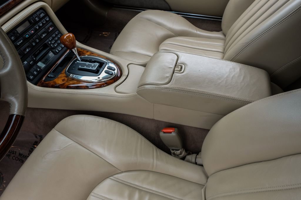 Used 2006 Jaguar XK8 Convertible RWD image 36