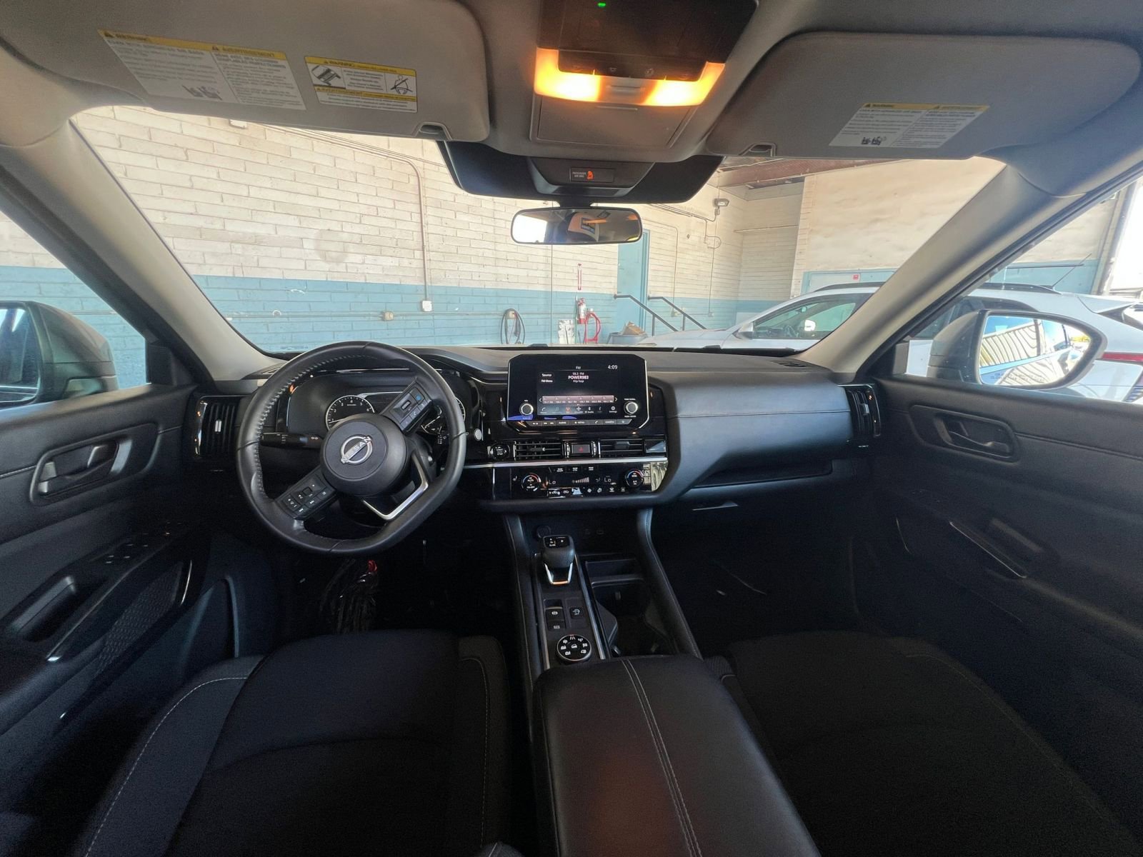 Used 2025 Nissan Pathfinder SV AWD/4WD image 35