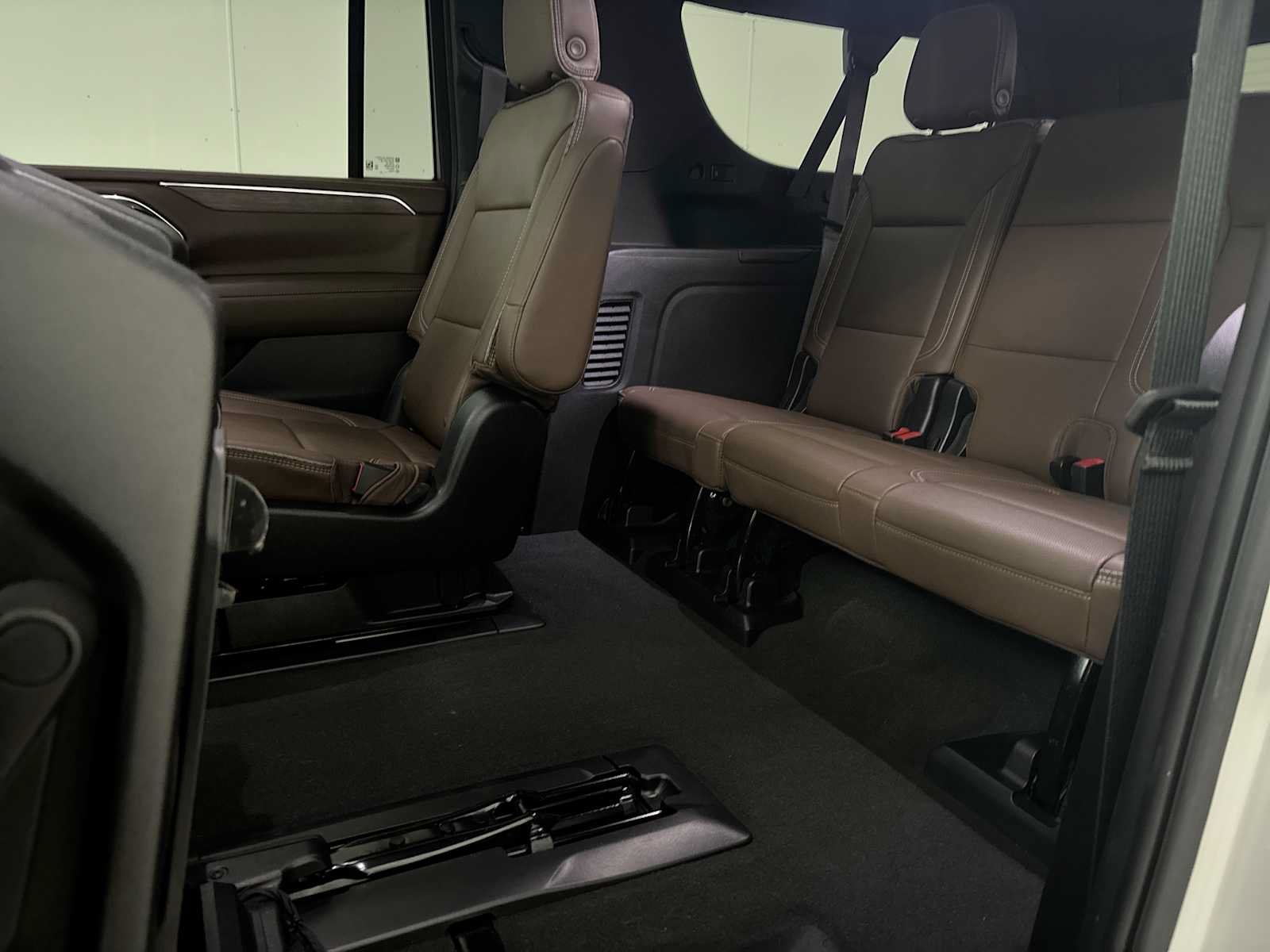 Used 2024 Chevrolet Suburban High Country w/ Premium Package AWD/4WD image 26
