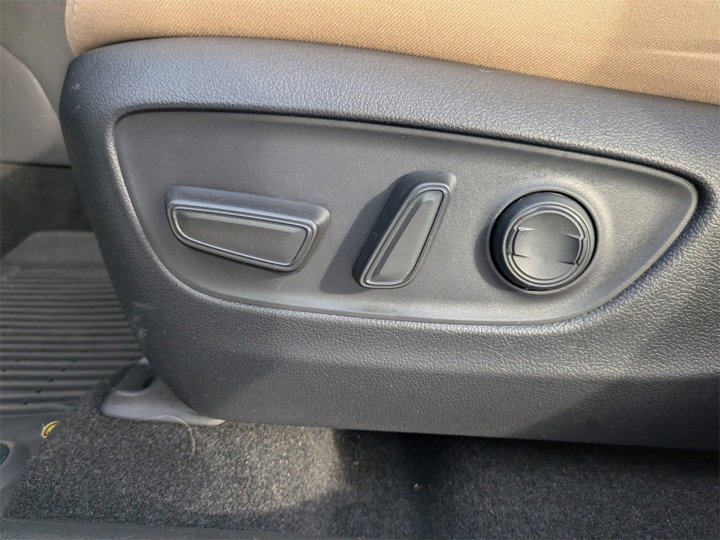 Used 2022 Toyota RAV4 XLE image 23