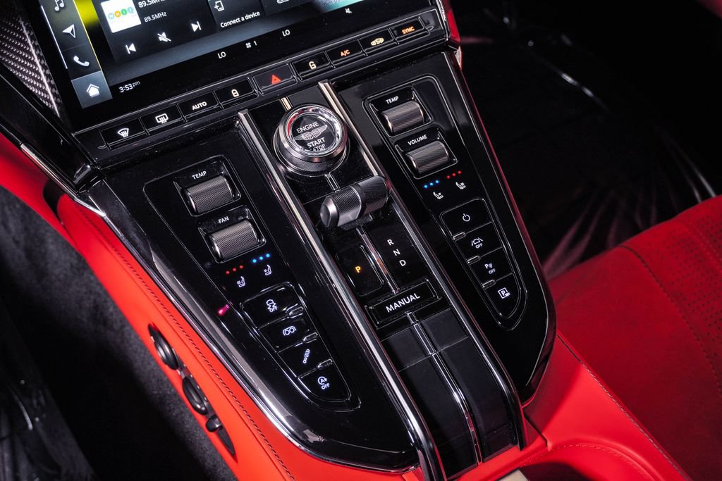 Used 2025 Aston Martin V8 Vantage Roadster RWD image 29