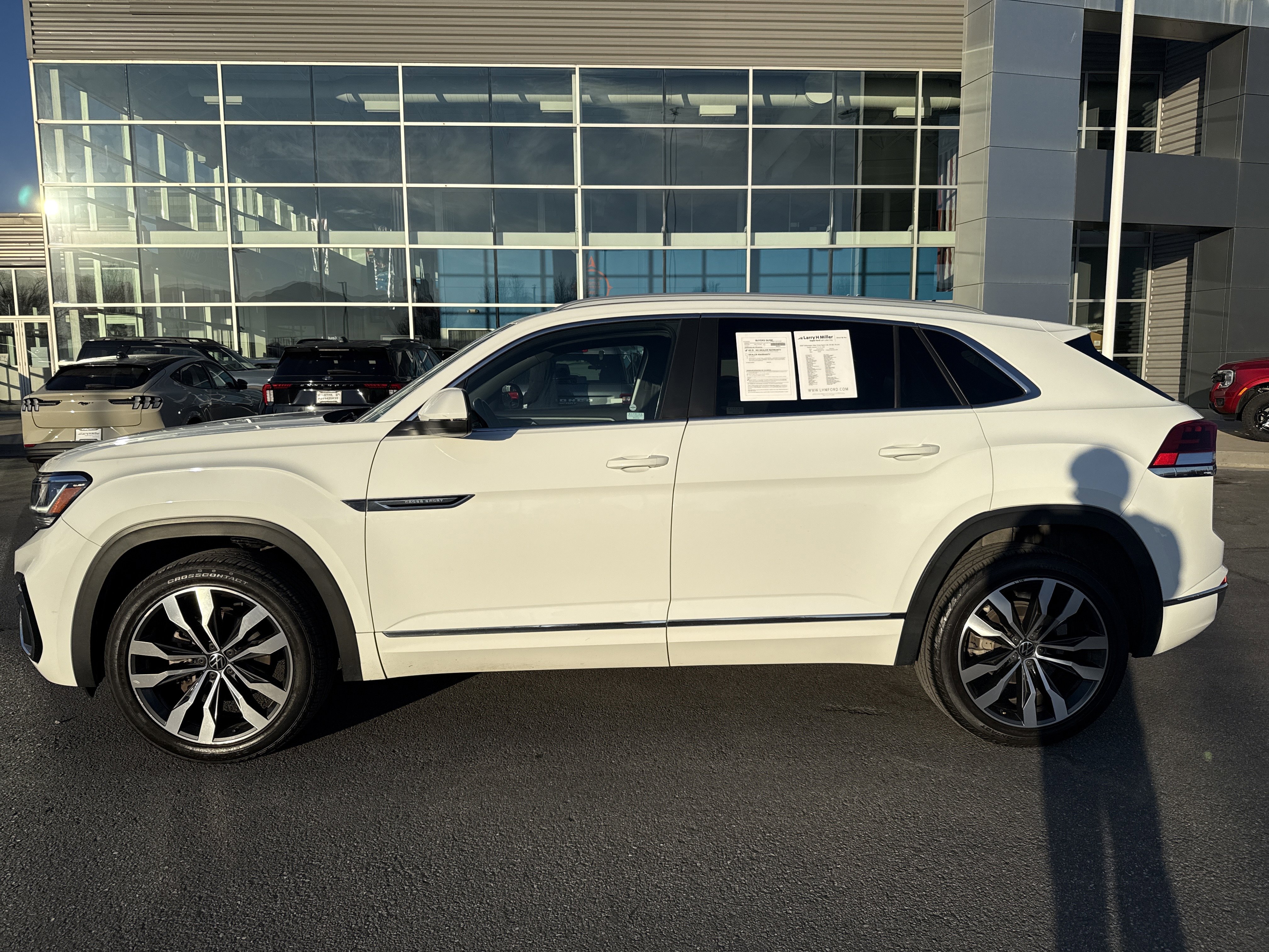 Used 2020 Volkswagen Atlas Cross Sport SEL R-Line image 2