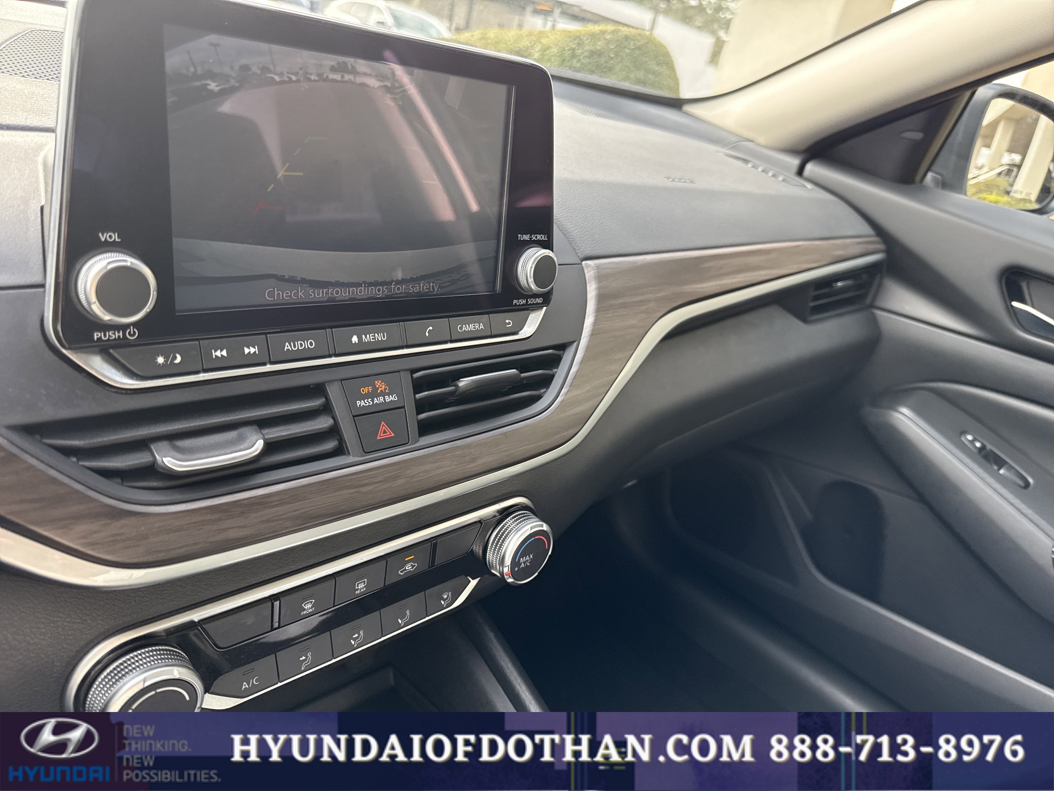 Used 2025 Nissan Altima 2.5 SV image 9