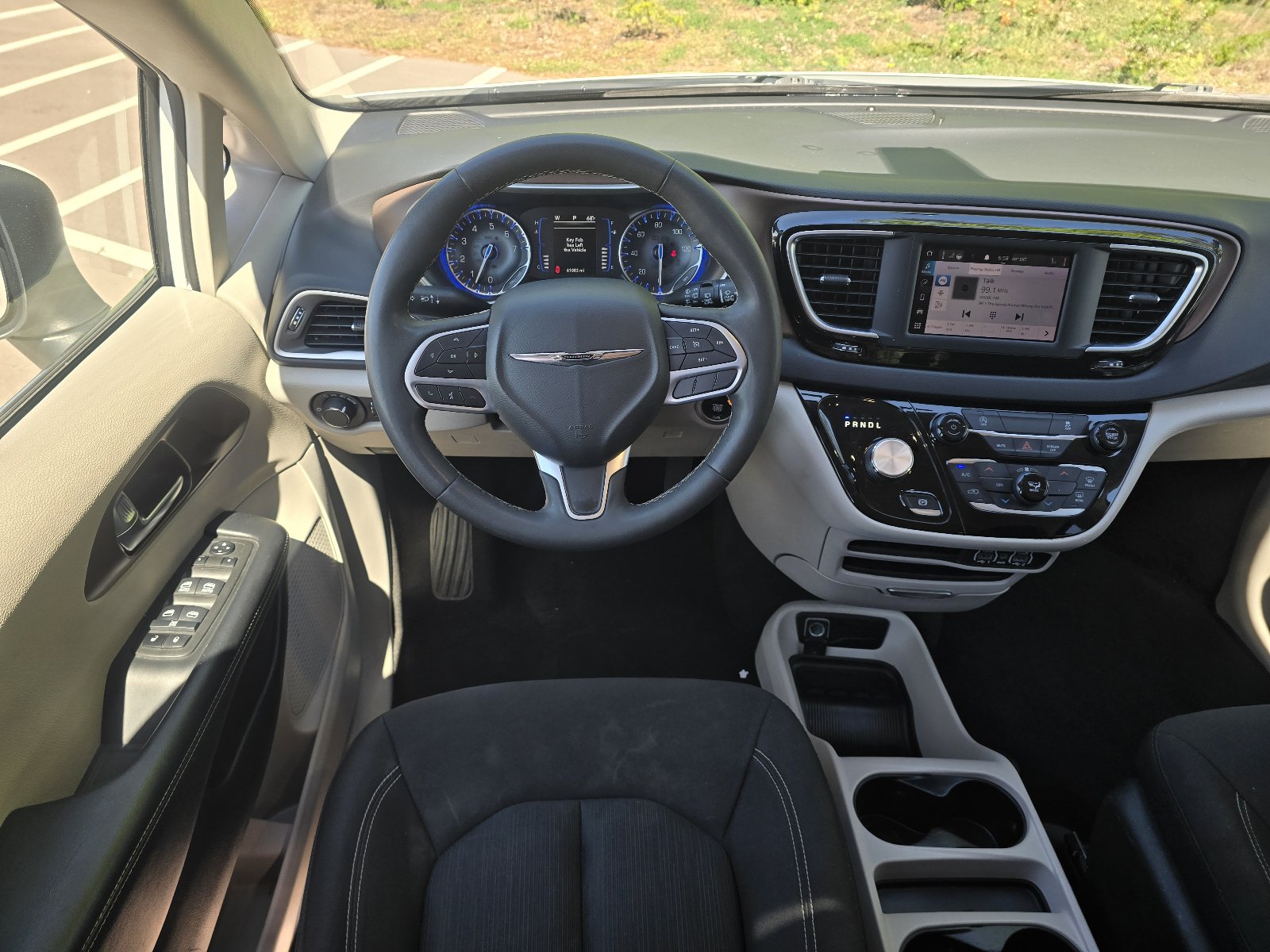 Used 2022 Chrysler Voyager LX FWD image 14
