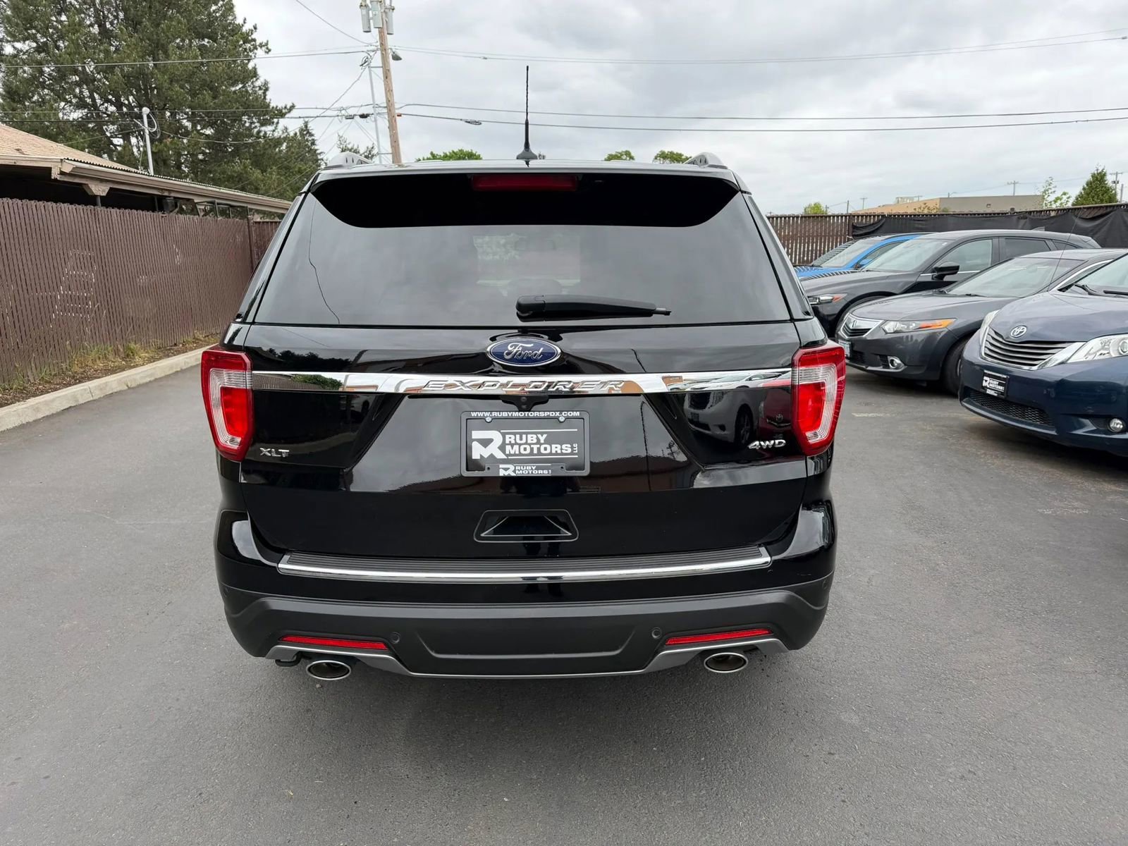 Used 2018 Ford Explorer XLT w/ Equipment Group 202A AWD/4WD image 5