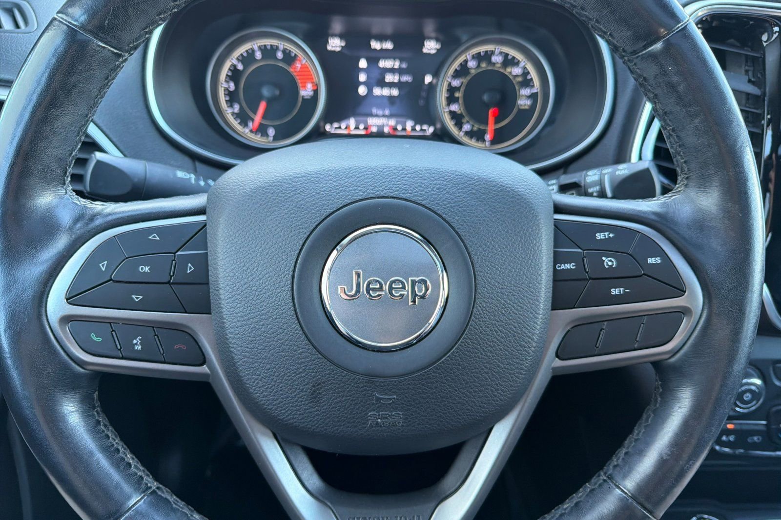 Used 2020 Jeep Cherokee Limited image 24