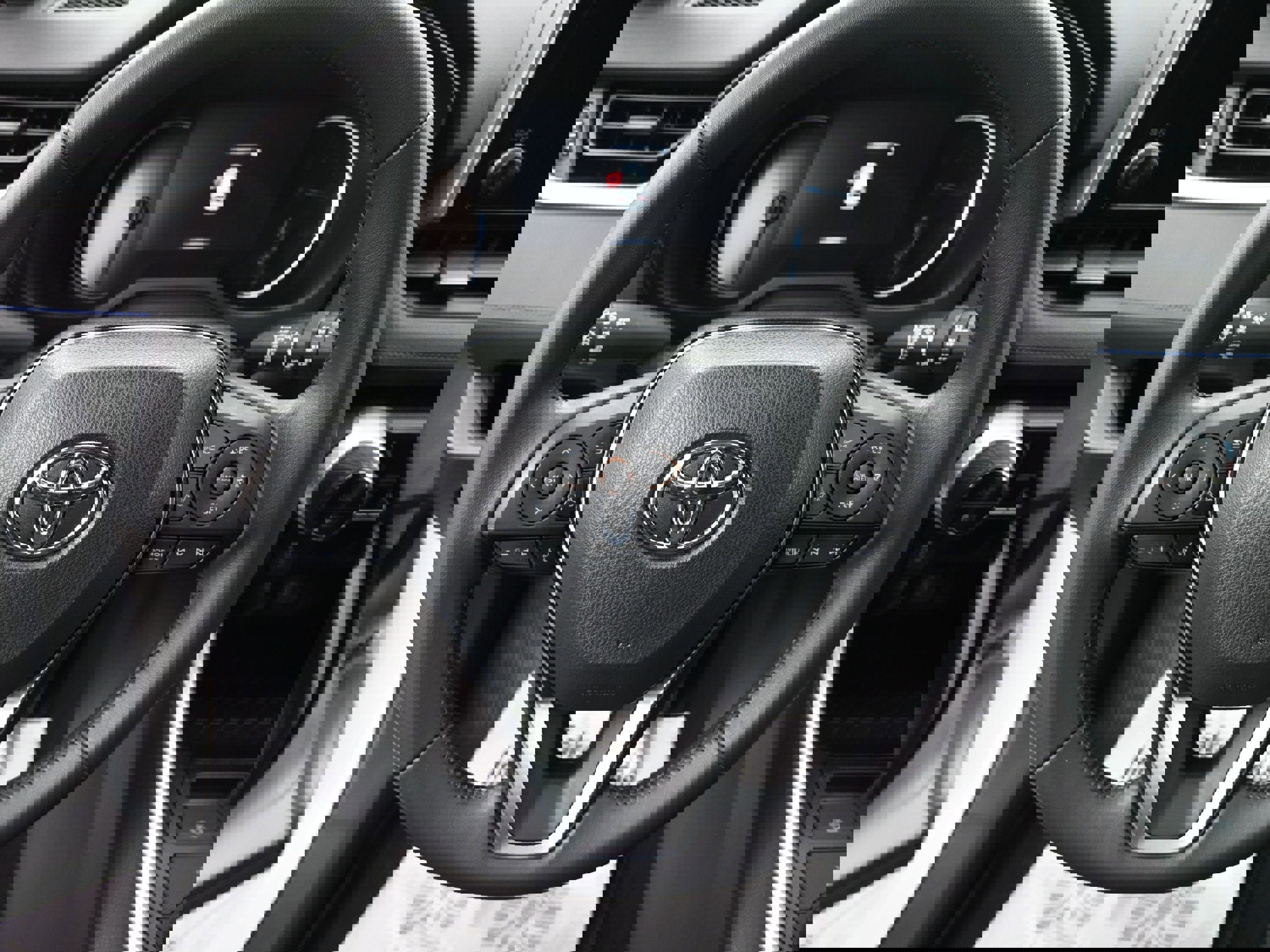 Used 2023 Toyota RAV4 SE image 10