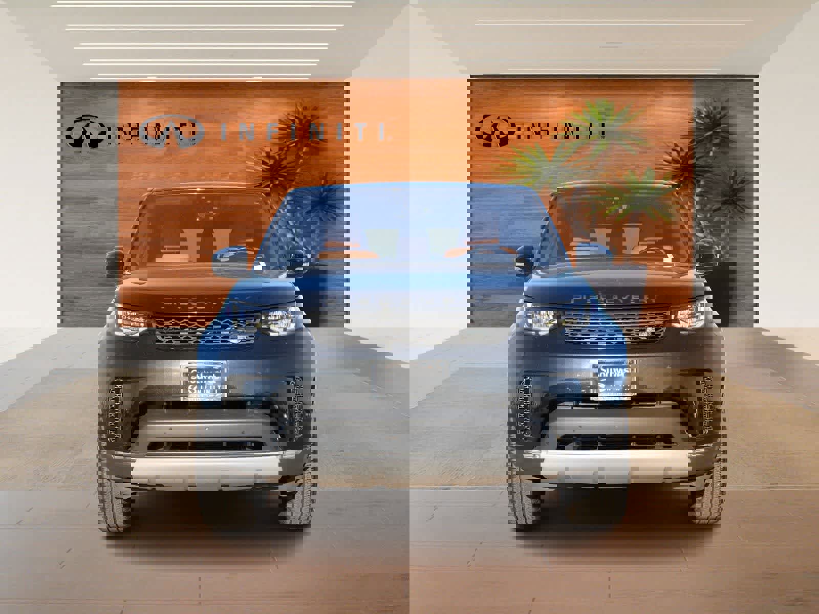 Used 2017 Land Rover Discovery HSE Luxury image 2