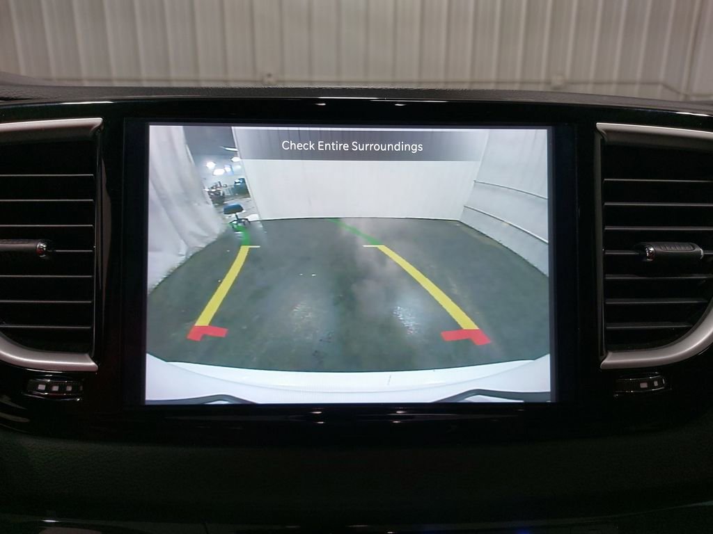 Used 2024 Chrysler Pacifica Touring-L image 40