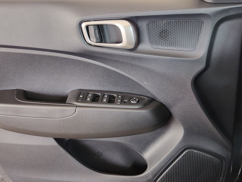New 2026 Hyundai Venue SE FWD image 18