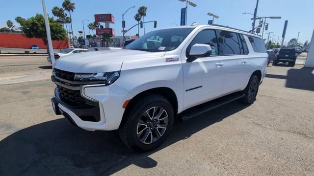 Certified 2022 Chevrolet Suburban Z71 w/ Luxury Package AWD/4WD image 4