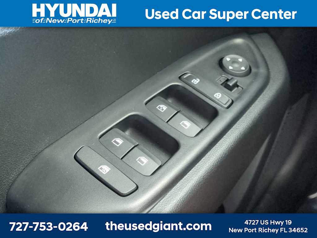 Used 2024 Hyundai Venue Limited FWD image 24