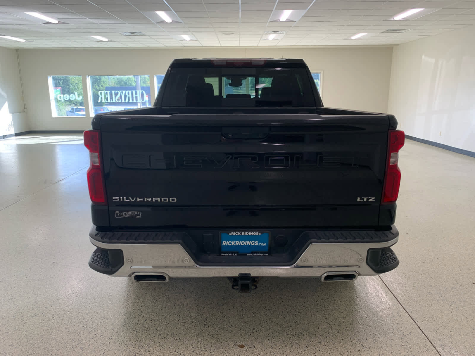 Used 2023 Chevrolet Silverado 1500 LTZ w/ Technology Package AWD/4WD image 9