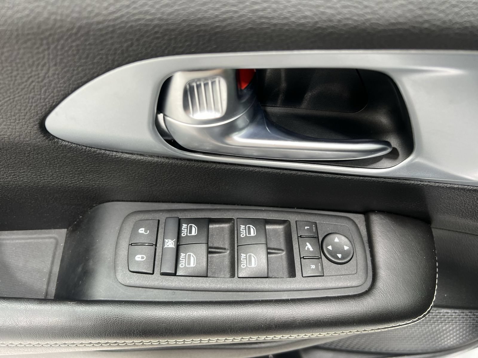 Used 2026 Chrysler Pacifica Limited AWD/4WD image 13