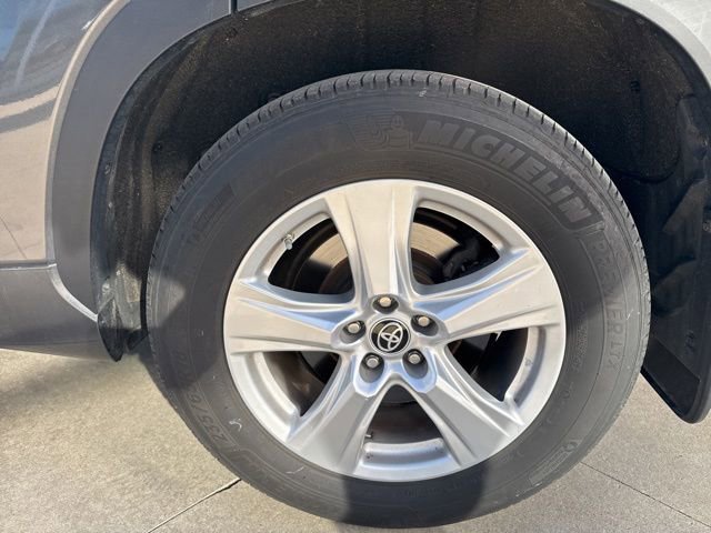 Used 2022 Toyota Highlander LE image 12