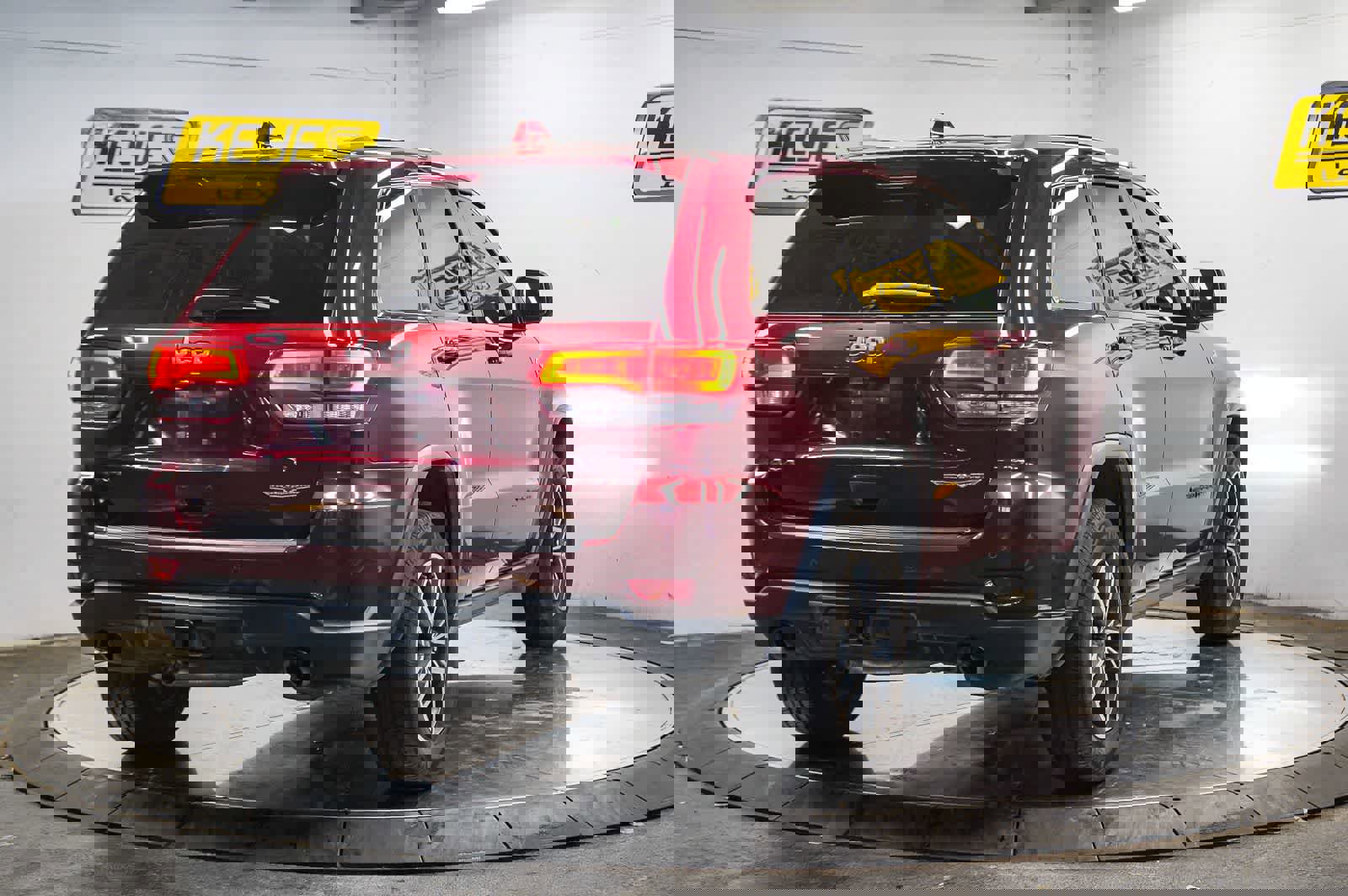 Used 2019 Jeep Grand Cherokee Trailhawk w/ Trailhawk Luxury Group image 4