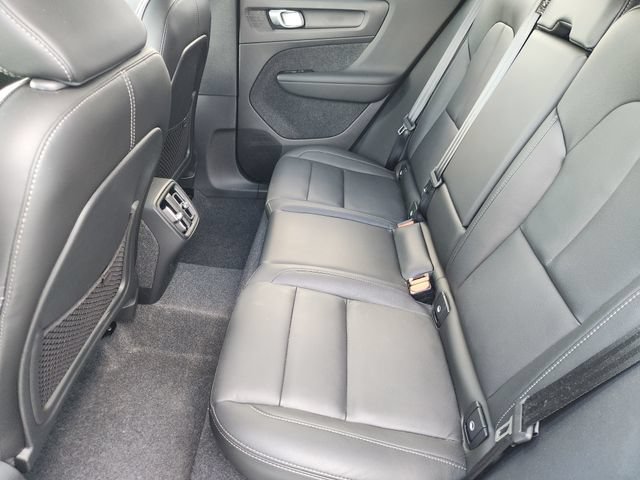 Certified 2025 Volvo XC60 B5 Core AWD/4WD image 30