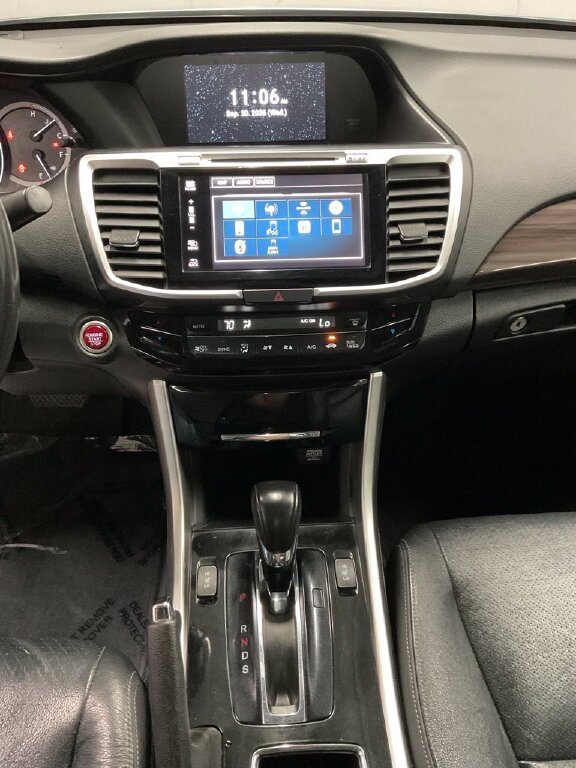 Used 2017 Honda Accord Touring image 28