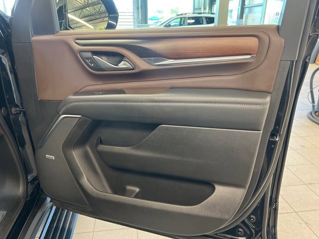 Used 2021 GMC Yukon XL Denali w/ Denali Premium Package image 14