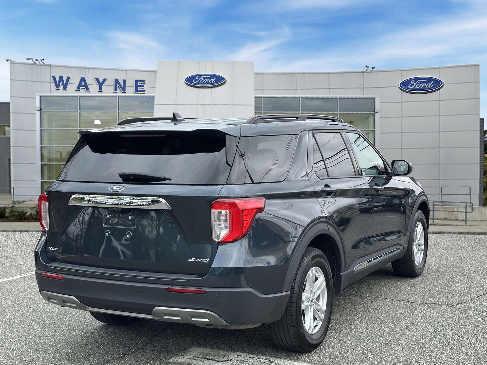 Certified 2022 Ford Explorer XLT w/ Equipment Group 202A AWD/4WD image 5