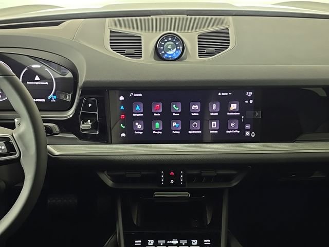 Certified 2025 Porsche Cayenne E-Hybrid Coupe image 19