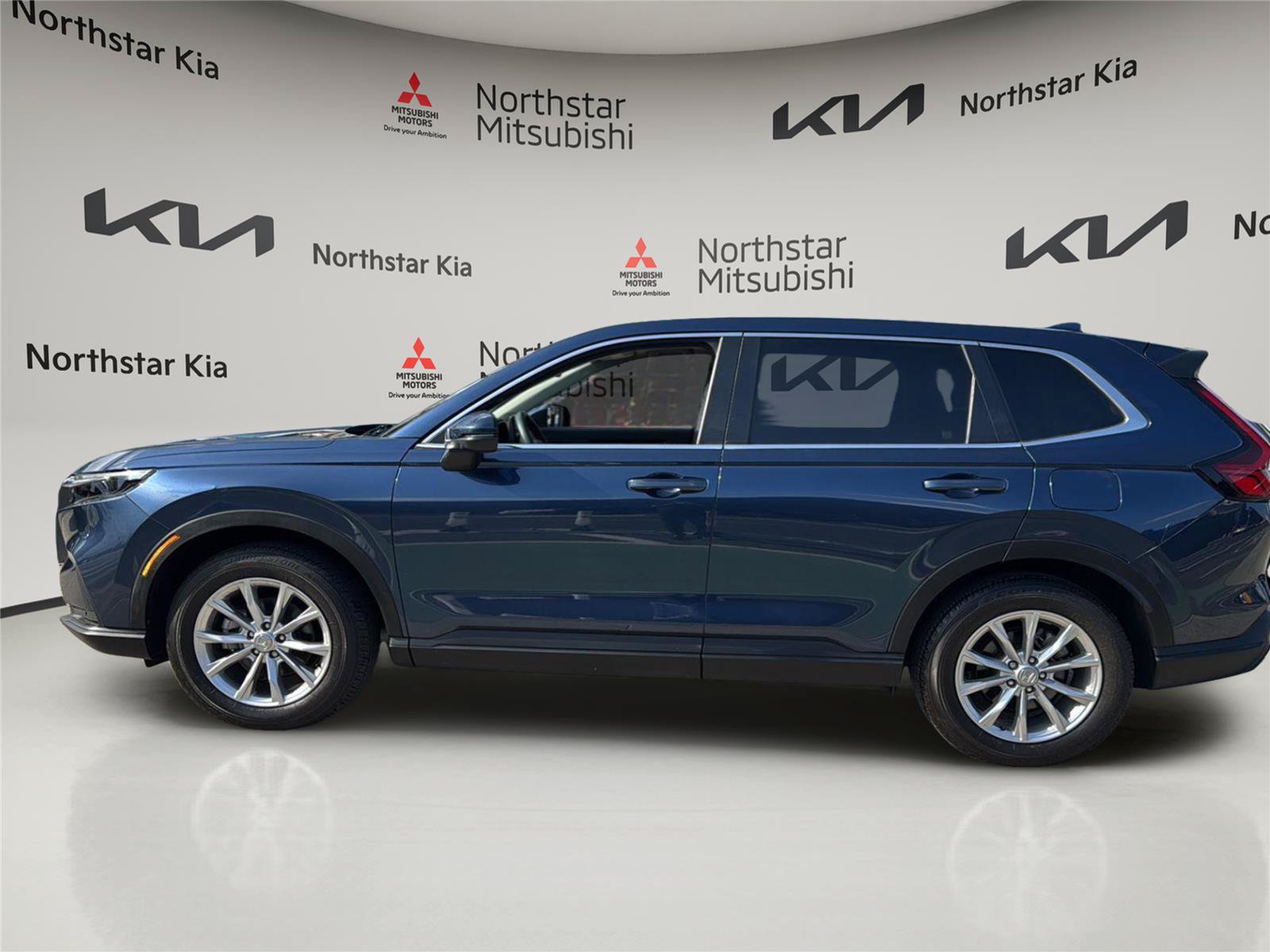 Used 2023 Honda CR-V EX-L image 2