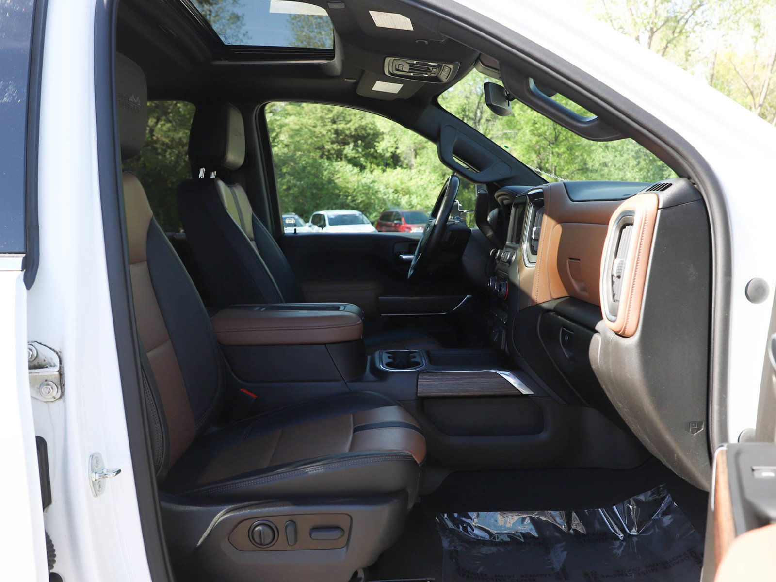 Used 2022 Chevrolet Silverado 2500 High Country w/ Safety Package II AWD/4WD image 11