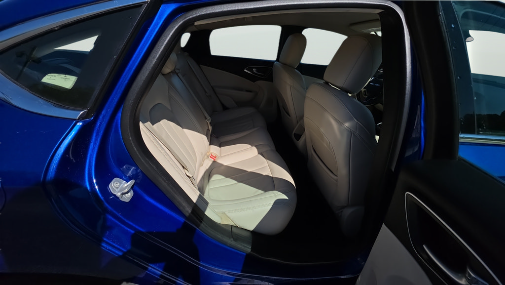 Used 2017 Chrysler 200 Limited Platinum FWD image 19