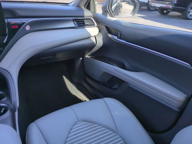 Used 2023 Toyota Camry SE image 16