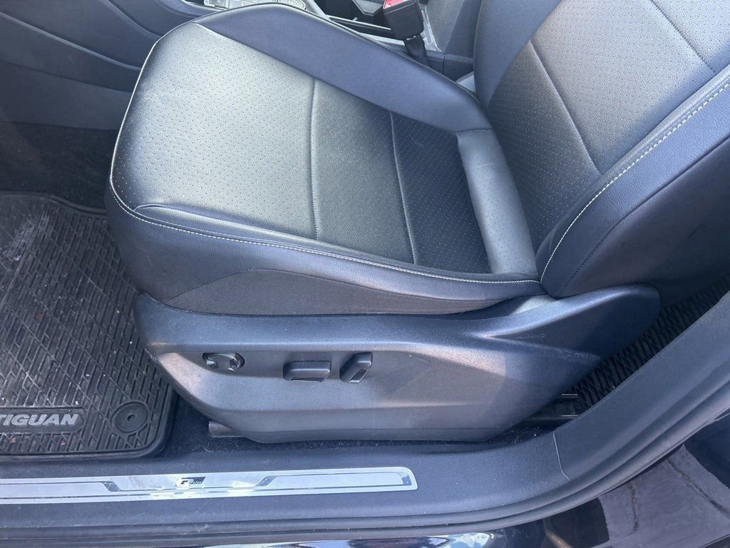 Used 2021 Volkswagen Tiguan SE R-Line image 21