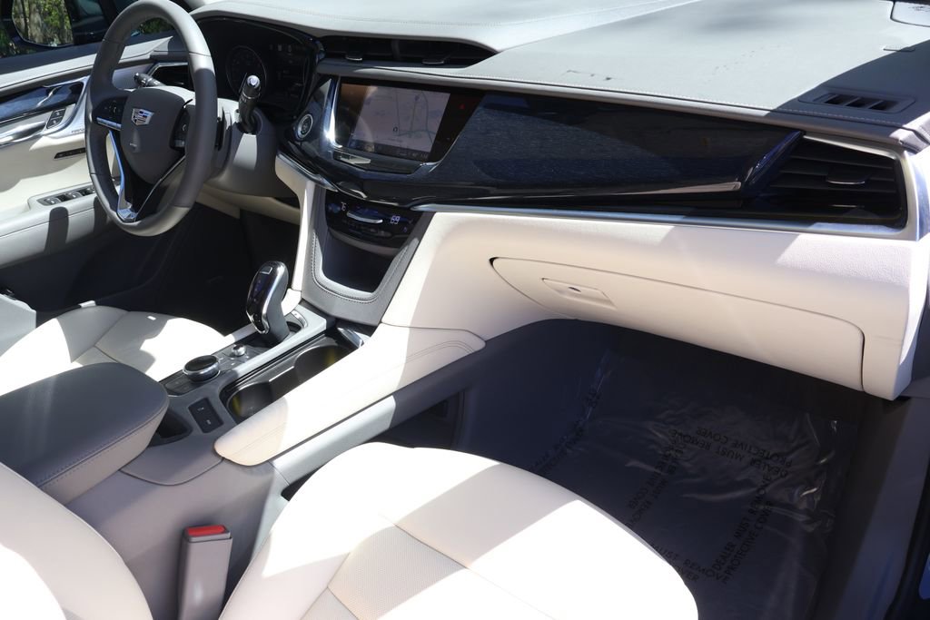 Used 2025 Cadillac XT6 Premium Luxury w/ Technology Package image 45