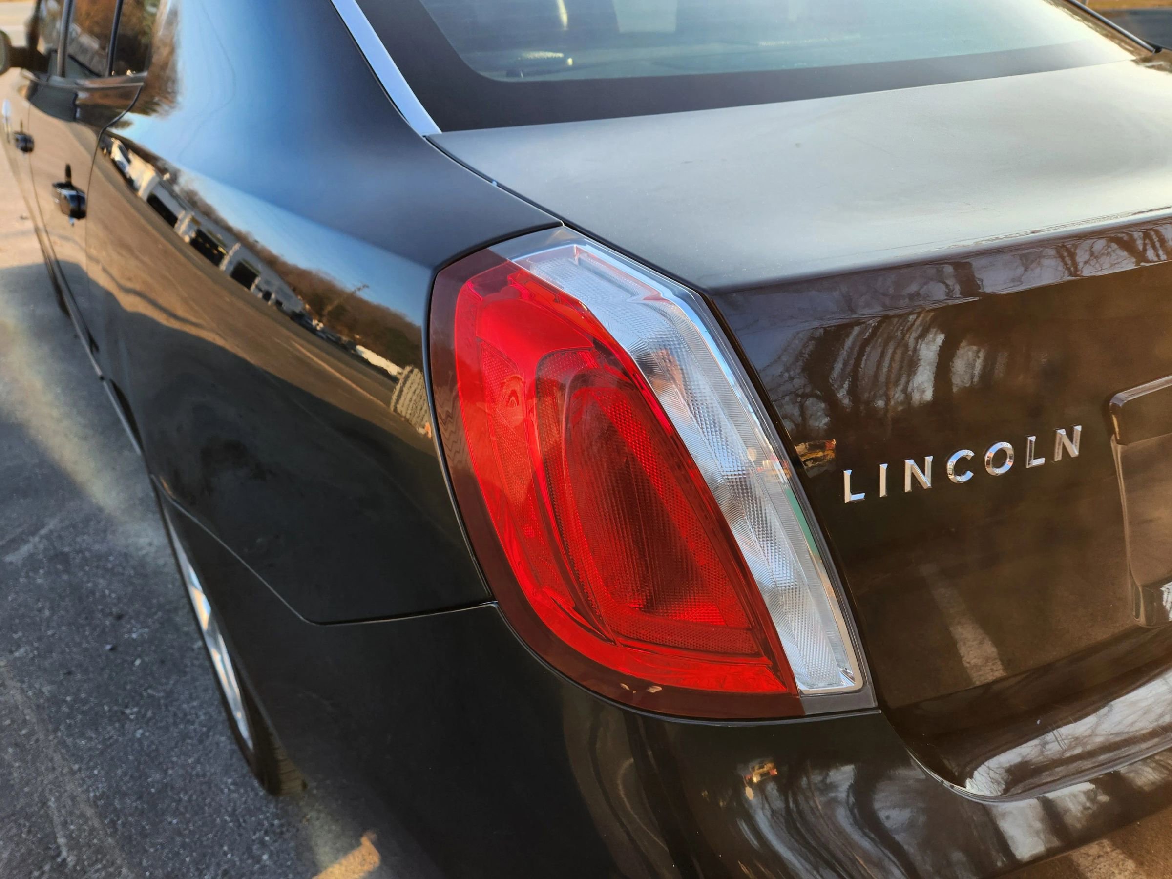 Used 2012 Lincoln MKS AWD image 11