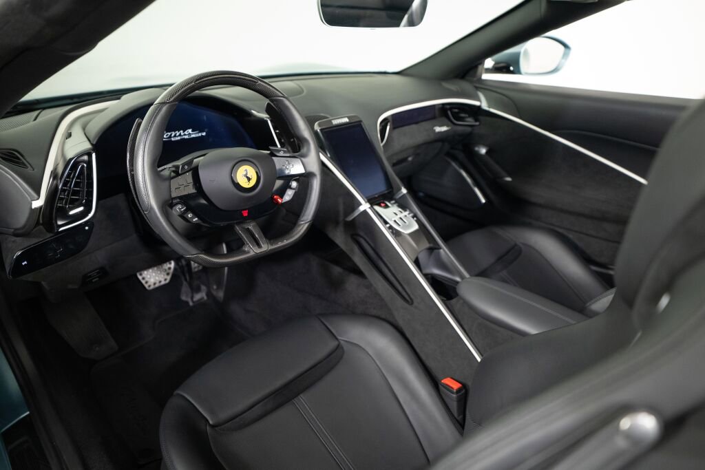 Used 2024 Ferrari Roma Spider image 33
