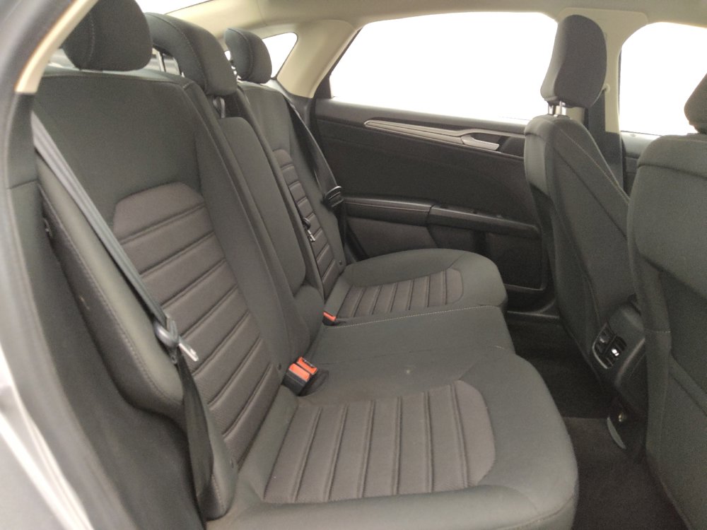 Used 2020 Ford Fusion SE image 19