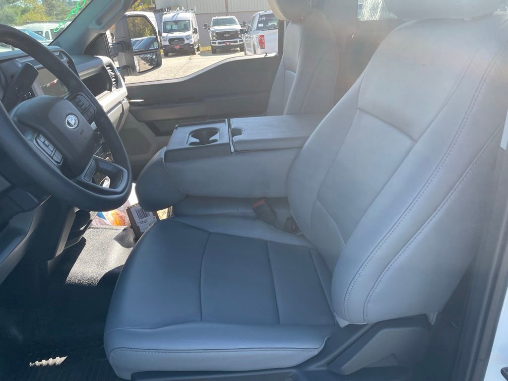 New 2025 Ford F550 4x4 Regular Cab Super Duty image 7