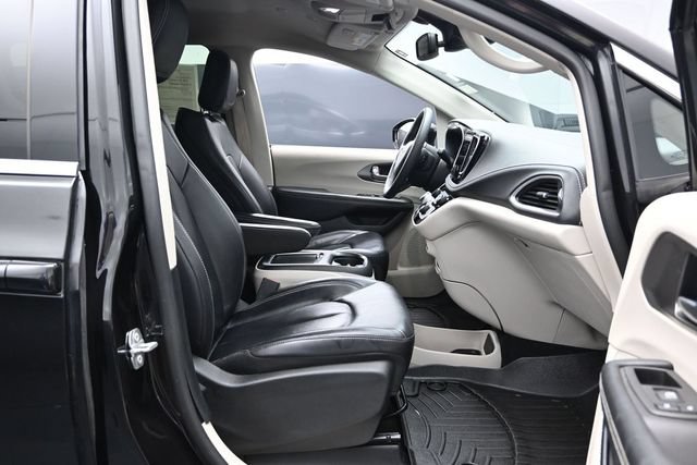 Certified 2022 Chrysler Pacifica Touring-L AWD/4WD image 27