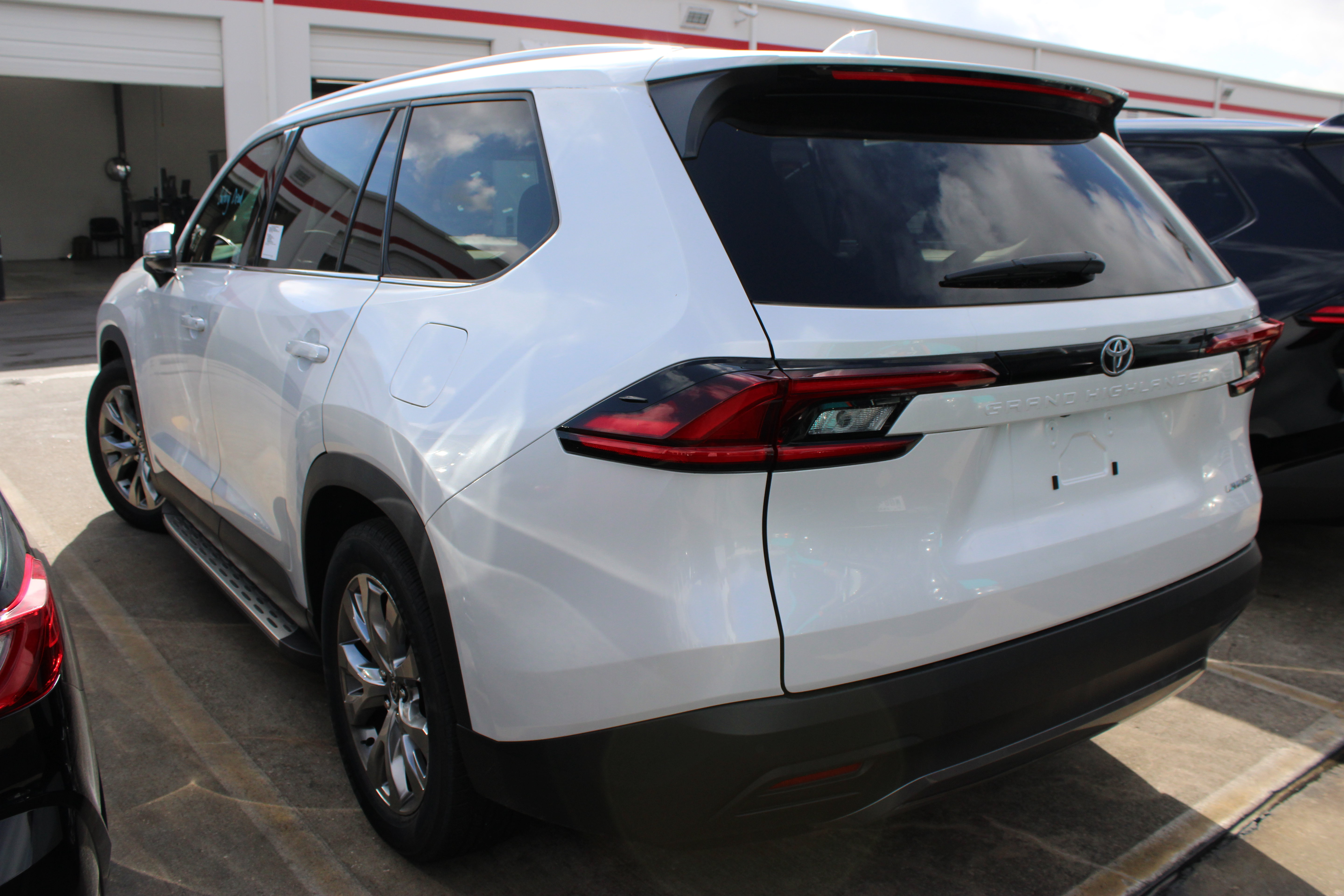 Used 2025 Toyota Grand Highlander FWD image 7