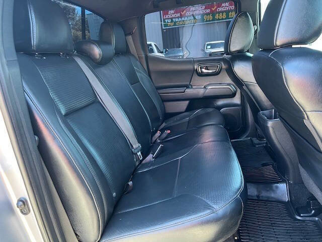 Used 2019 Toyota Tacoma TRD Sport image 19