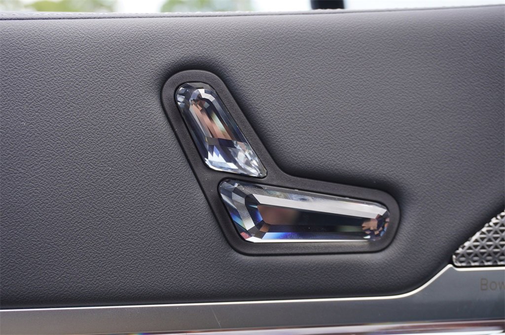 New 2025 BMW 740i w/ Executive Package image 22